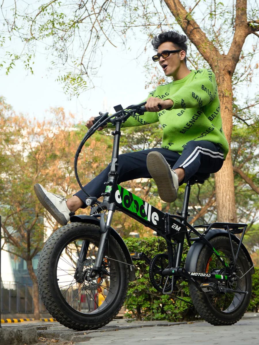 Rider popping a wheelie on an EMotorad Doodle e-cycle