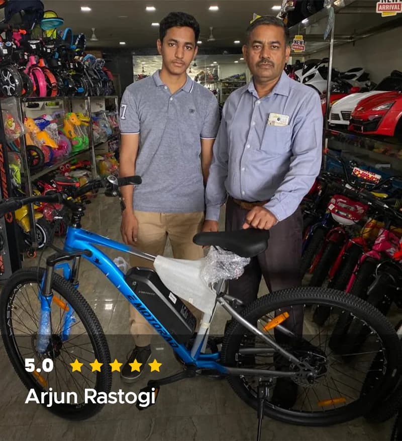 Arjun Rastogi collecting his blue EMotorad X1 in store, rated 5.0 out of 5